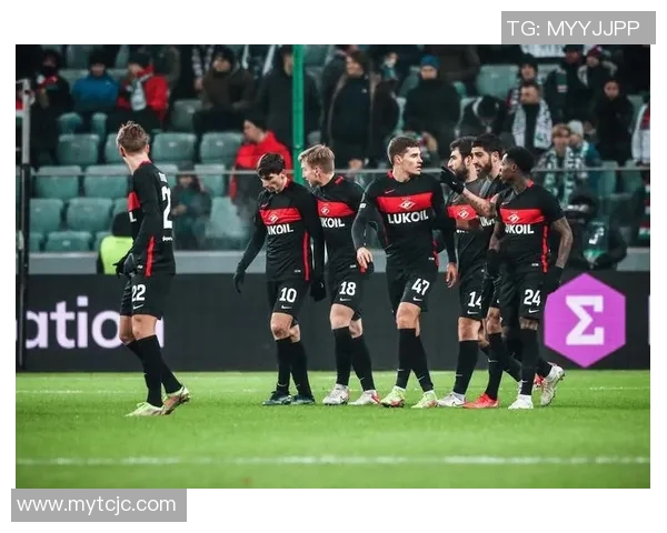 足球之夜球星特辑讲述绿茵传奇人物背后动人故事与荣耀时刻